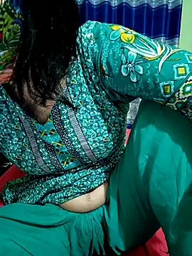 Snapshot of Night_Queen3 chatting on 11/26/25, 04:30 Night Queen3 online show from 11/26/25, 04:30