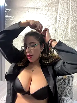 Yvonny27 online show from 11/01/25, 05:53