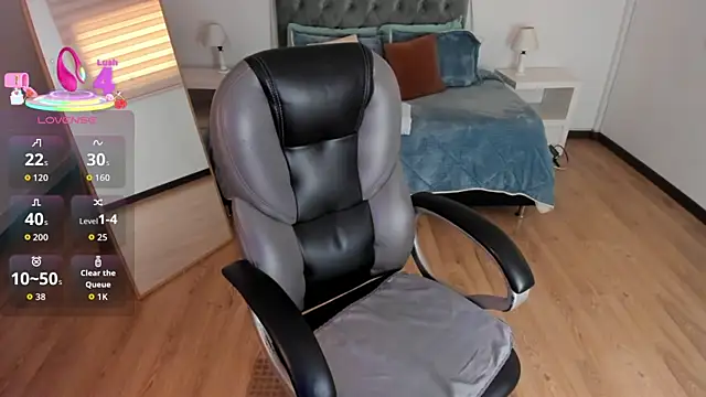 Cat  Moon   online show from 04/20/26, 07:59