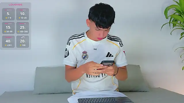 Axel Cody  online show from 06/01/26, 01:13