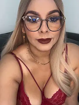 Snapshot of BBWCami_ chatting on 10/18/25, 02:36 BBWCami online show from 10/18/25, 02:36