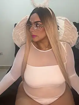 Snapshot of BBWCami_ chatting on 10/29/25, 11:56 BBWCami online show from 10/29/25, 11:56