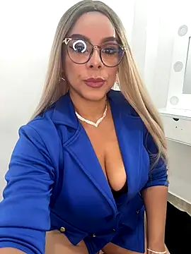 Snapshot of BBWCami_ chatting on 11/01/25, 12:29 BBWCami online show from 11/01/25, 12:29