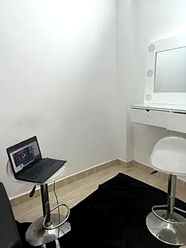 Snapshot of BBWCami_ chatting on 11/04/25, 12:15 BBWCami online show from 11/04/25, 12:15