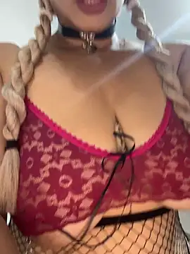 Snapshot of BBWCami_ chatting on 11/05/25, 12:05 BBWCami online show from 11/05/25, 12:05