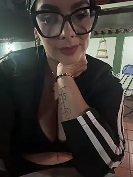 Snapshot of BBWCami_ chatting on 11/20/25, 03:39 BBWCami online show from 11/20/25, 03:39