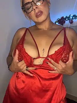 Snapshot of BBWCami_ chatting on 11/23/25, 08:25 BBWCami online show from 11/23/25, 08:25