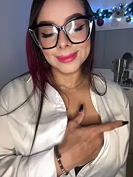 Snapshot of BBWCami_ chatting on 12/22/25, 05:10 BBWCami online show from 12/22/25, 05:10