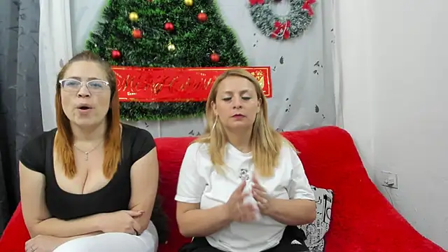 Snapshot of lesb_milf chatting on 12/27/24, 09:22 lesb milf online show from 12/27/24, 09:22