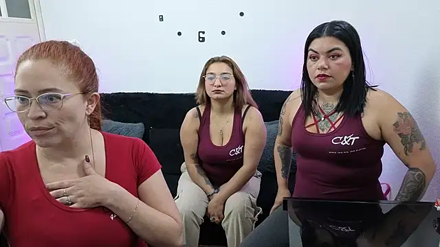 lesb milf online show from 11/29/25, 04:15