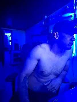 Snapshot of Verdugo2077 chatting on 10/14/25, 04:24 Verdugo2077 online show from 10/14/25, 04:24