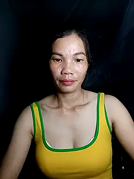 Snapshot of Style-lee chatting on 10/19/25, 12:50 Style-lee online show from 10/19/25, 12:50