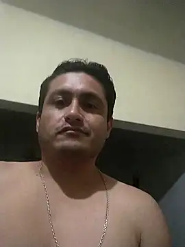 Snapshot of checheludo23 chatting on 11/19/25, 08:25 checheludo23 online show from 11/19/25, 08:25