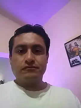 Snapshot of checheludo23 chatting on 11/25/25, 07:47 checheludo23 online show from 11/25/25, 07:47