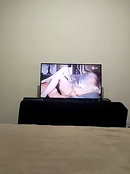 Snapshot of checheludo23 chatting on 12/15/25, 06:06 checheludo23 online show from 12/15/25, 06:06