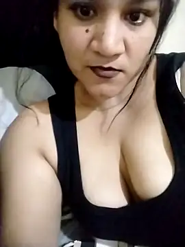 Snapshot of checheludo23 chatting on 02/18/26, 11:33 checheludo23 online show from 02/18/26, 11:33