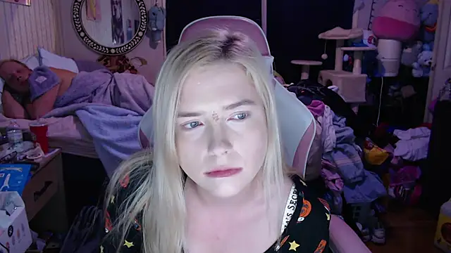 Snapshot of AddisonSparks chatting on 10/16/25, 06:58 AddisonSparks online show from 10/16/25, 06:58