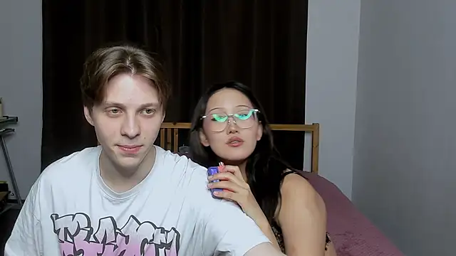 Snapshot of Blossomandbee chatting on 11/03/25, 08:21 Blossomandbee online show from 11/03/25, 08:21