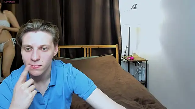 Snapshot of Blossomandbee chatting on 11/26/25, 10:11 Blossomandbee online show from 11/26/25, 10:11