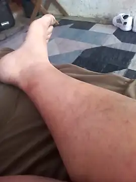 Snapshot of Motoboy100 chatting on 11/19/25, 11:32 Motoboy100 online show from 11/19/25, 11:32