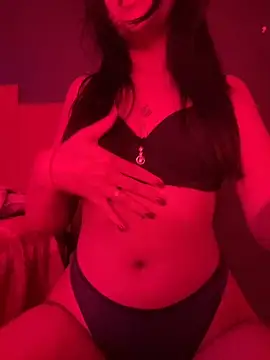 Snapshot of Moreninharai chatting on 10/15/25, 05:13 Moreninharai online show from 10/15/25, 05:13