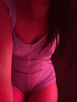 Snapshot of Moreninharai chatting on 10/28/25, 05:26 Moreninharai online show from 10/28/25, 05:26