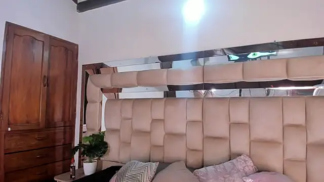 Snapshot of Hanna_Garciia chatting on 10/29/25, 08:21 Hanna Garciia online show from 10/29/25, 08:21