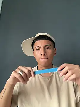 little kris1 online show from 10/16/25, 01:56