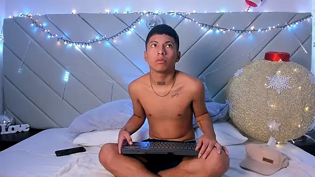 little kris1 online show from 11/25/25, 01:11