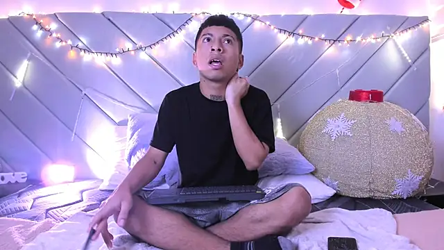 little kris1 online show from 11/28/25, 12:30