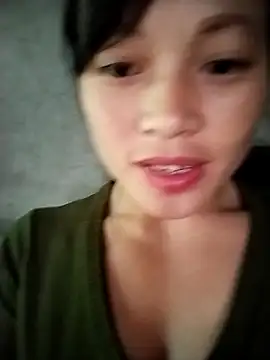 Snapshot of Hani-i chatting on 10/15/25, 02:33 Hani-i online show from 10/15/25, 02:33