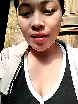 Snapshot of Hani-i chatting on 11/28/25, 06:27 Hani-i online show from 11/28/25, 06:27