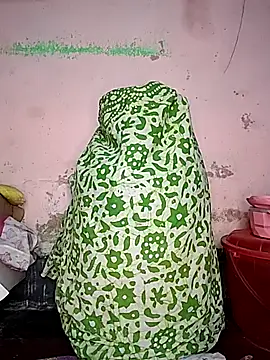 Snapshot of Strip_Hotty242 chatting on 11/18/25, 03:05 Strip Hotty242 online show from 11/18/25, 03:05