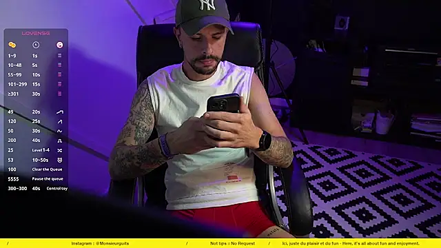 Snapshot of monsieurguitsxxx chatting on 11/05/25, 07:25 monsieurguitsxxx online show from 11/05/25, 07:25