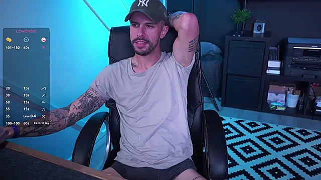 Snapshot of monsieurguitsxxx chatting on 11/10/25, 12:37 monsieurguitsxxx online show from 11/10/25, 12:37