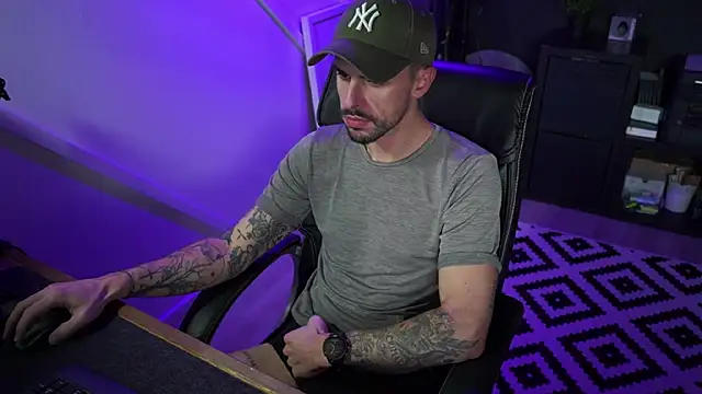 Snapshot of monsieurguitsxxx chatting on 12/01/25, 03:06 monsieurguitsxxx online show from 12/01/25, 03:06