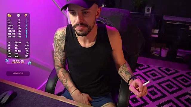 Snapshot of monsieurguitsxxx chatting on 12/15/25, 04:11 monsieurguitsxxx online show from 12/15/25, 04:11