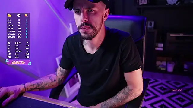 Snapshot of monsieurguitsxxx chatting on 12/23/25, 03:37 monsieurguitsxxx online show from 12/23/25, 03:37