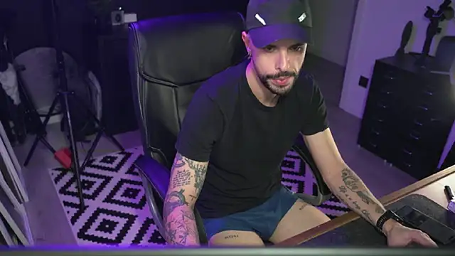 Snapshot of monsieurguitsxxx chatting on 01/10/26, 02:52 monsieurguitsxxx online show from 01/10/26, 02:52