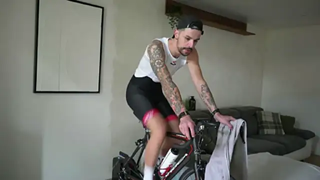 Snapshot of monsieurguitsxxx chatting on 02/06/26, 12:08 monsieurguitsxxx online show from 02/06/26, 12:08