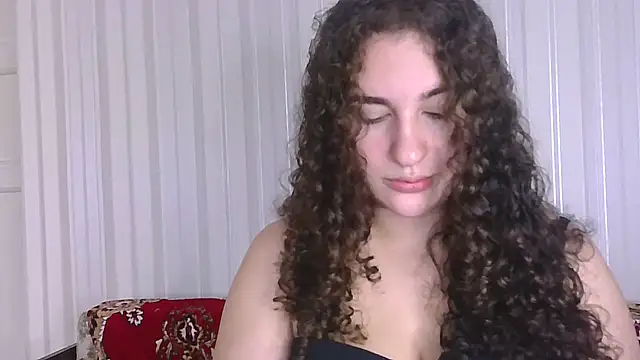 Snapshot of Kiki_Catty chatting on 10/21/25, 09:32 Kiki Catty online show from 10/21/25, 09:32