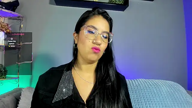 charlhot  online show from 11/08/25, 12:38