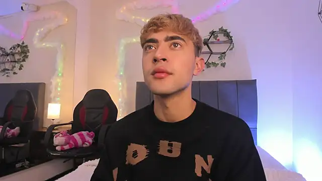 JustinCastiblanco online show from 12/03/25, 11:19