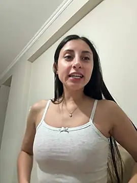 Snapshot of itsmiasofia chatting on 07/19/26, 01:42 itsmiasofia online show from 07/19/26, 01:42