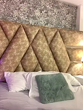 Snapshot of SsexCouplee chatting on 11/20/25, 05:01 SsexCouplee online show from 11/20/25, 05:01