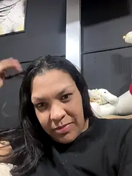 Snapshot of Zamariah chatting on 12/19/25, 04:19 Zamariah online show from 12/19/25, 04:19