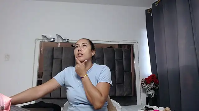 Snapshot of Salmma_Milf chatting on 05/20/26, 11:38 Salmma Milf online show from 05/20/26, 11:38
