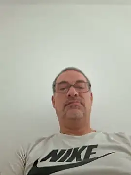 Snapshot of Mikadu95 chatting on 10/19/25, 10:05 Mikadu95 online show from 10/19/25, 10:05