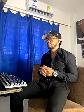 Kylian Alessandro online show from 10/27/25, 03:27