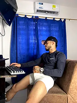 Kylian Alessandro online show from 11/18/25, 12:20